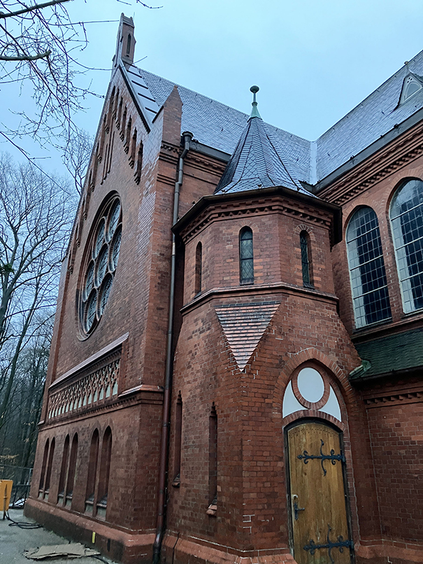 CHRISTUSKIRCHE PINNEBERG – SANIERUNG DER AUSSENHÜLLE