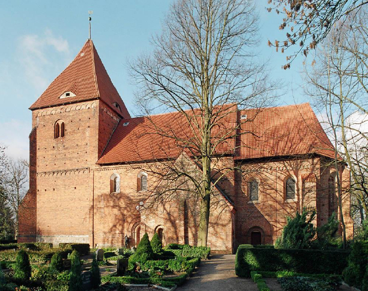 KIRCHE LÜBOW – RESTAURIERUNG DES DACHSTUHLS