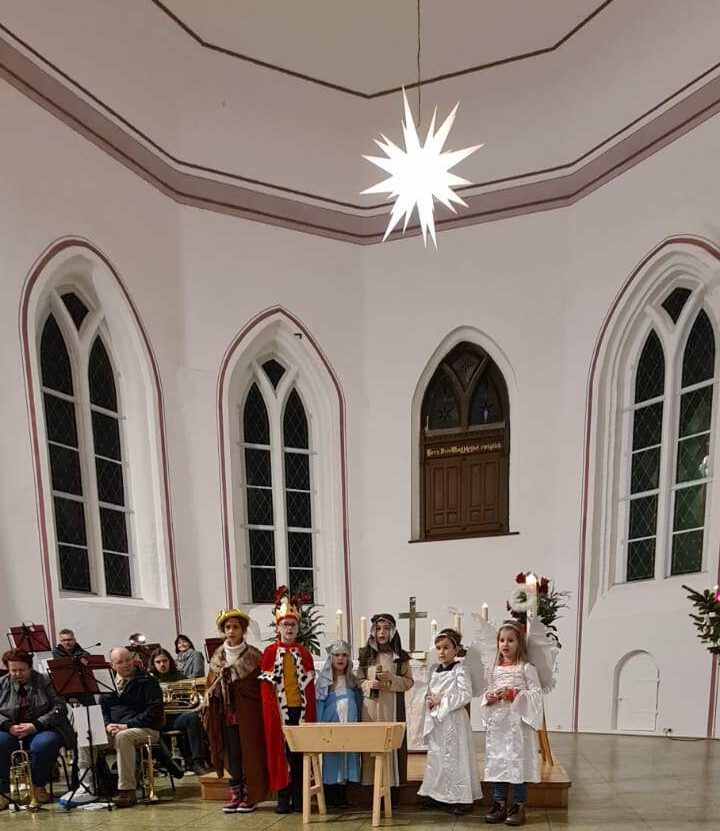 KIRCHE ELDENA – KANZELRÜCKWAND & STERNFENSTER